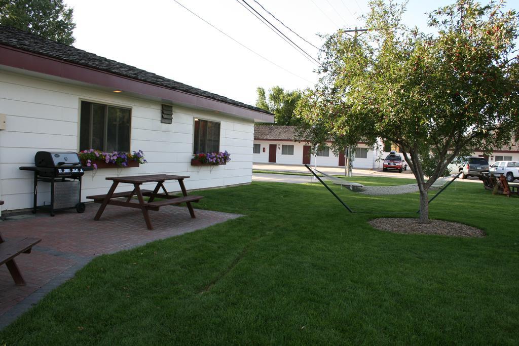 Covered Wagon Motel Lusk Wy Екстериор снимка